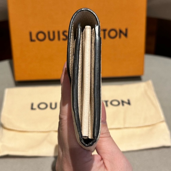 Beautiful Authentic Louis Vuitton Ivory Empreinte Sarah Long Wallet - Picture 3 of 12